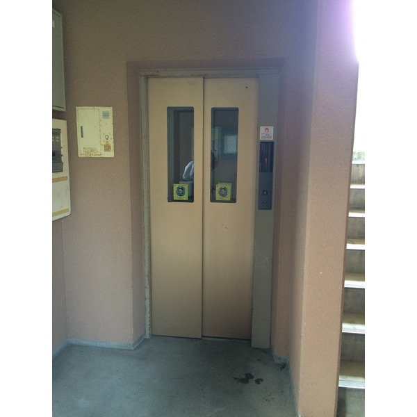 ロビー　エレベーター