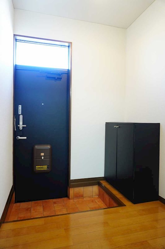 玄関　玄関収納あり