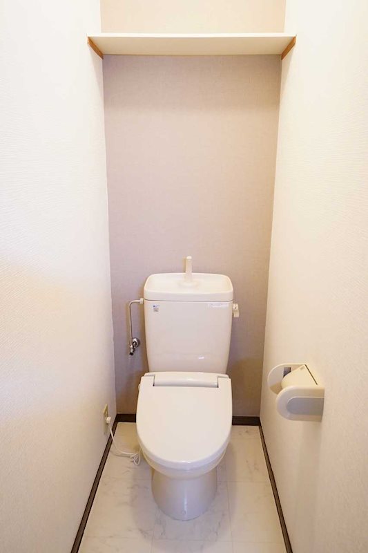 トイレ　トイレは快適な温水洗浄便座付き