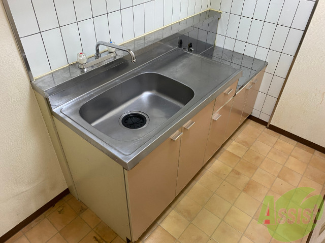 キッチン　キッチンはこちらです。十分な広さがございますね