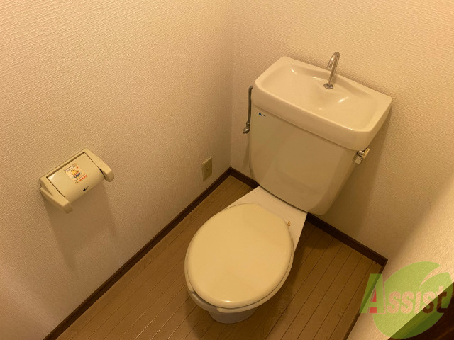 トイレ　トイレはこちらです。十分な広さがございますね