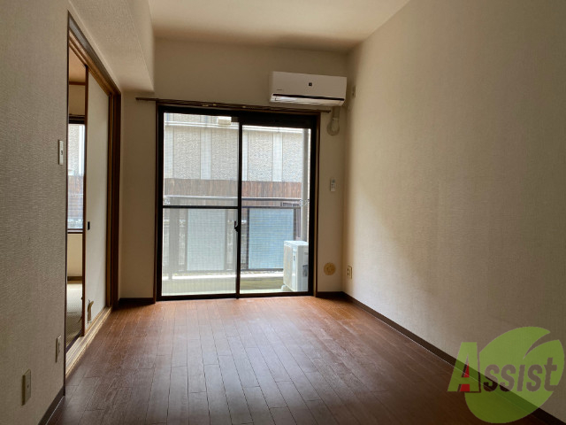 居室・リビング　陽当たり良く、十分に広さのあるお部屋となっております