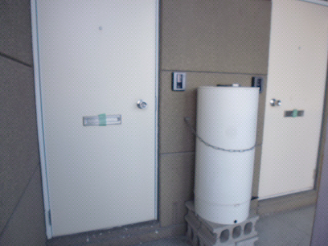 玄関　玄関   ・灯油