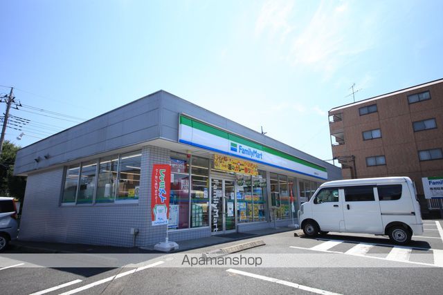 コンビニ　ファミリーマート（コンビニ）まで1140m