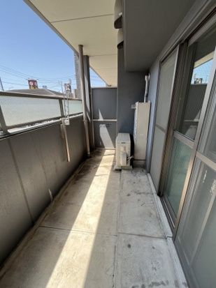 バルコニー　開放的で明るい空間を演出してくれるバルコニーです