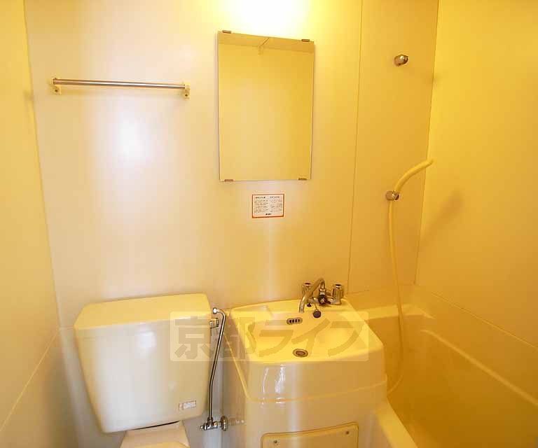 洗面設備　洗面台は一体化です。