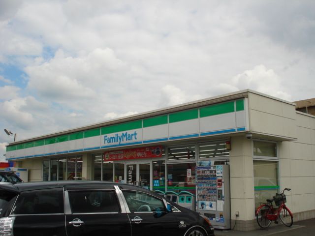 コンビニ　ファミリーマート小牧パワーズ店（コンビニ）まで676m