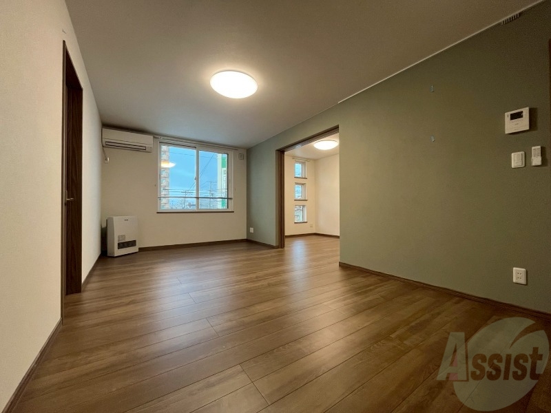 居室・リビング　広くてキレイなお部屋が広がっていて、充実した生活が送れそう。