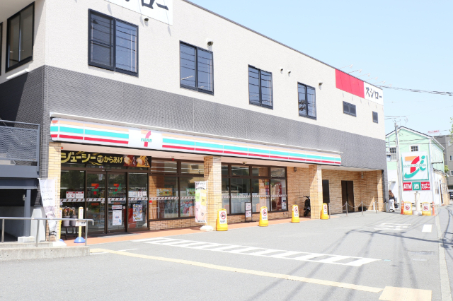コンビニ　セブンイレブン横浜六浦２丁目店（コンビニ）まで400m