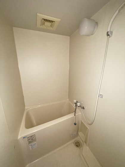 バス・シャワールーム　※別部屋の写真です