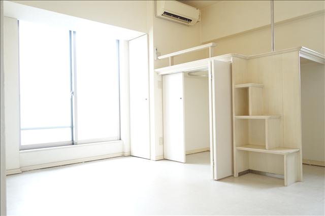 居室・リビング　日当たりの良いお部屋