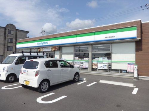 コンビニ　ファミリーマート大村小路口町店（コンビニ）まで376m