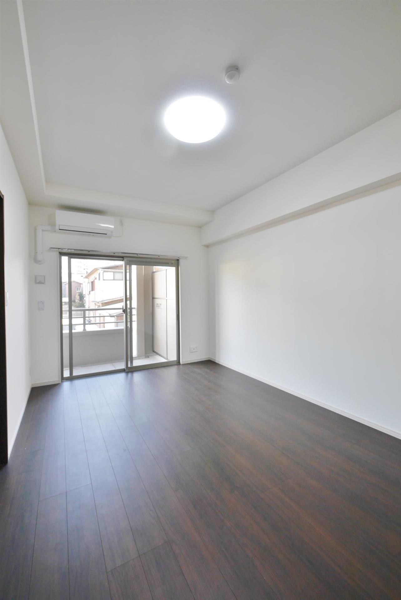 居室・リビング　モデルルームの写真になります。