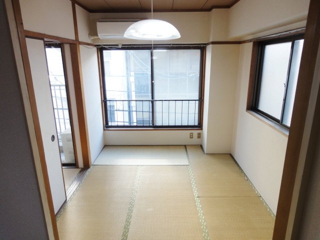 居室・リビング　同物件別号室