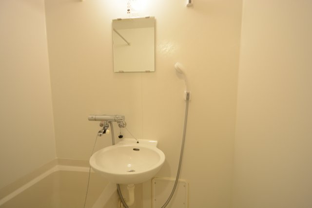 洗面設備　浴室内に洗面台ついてます