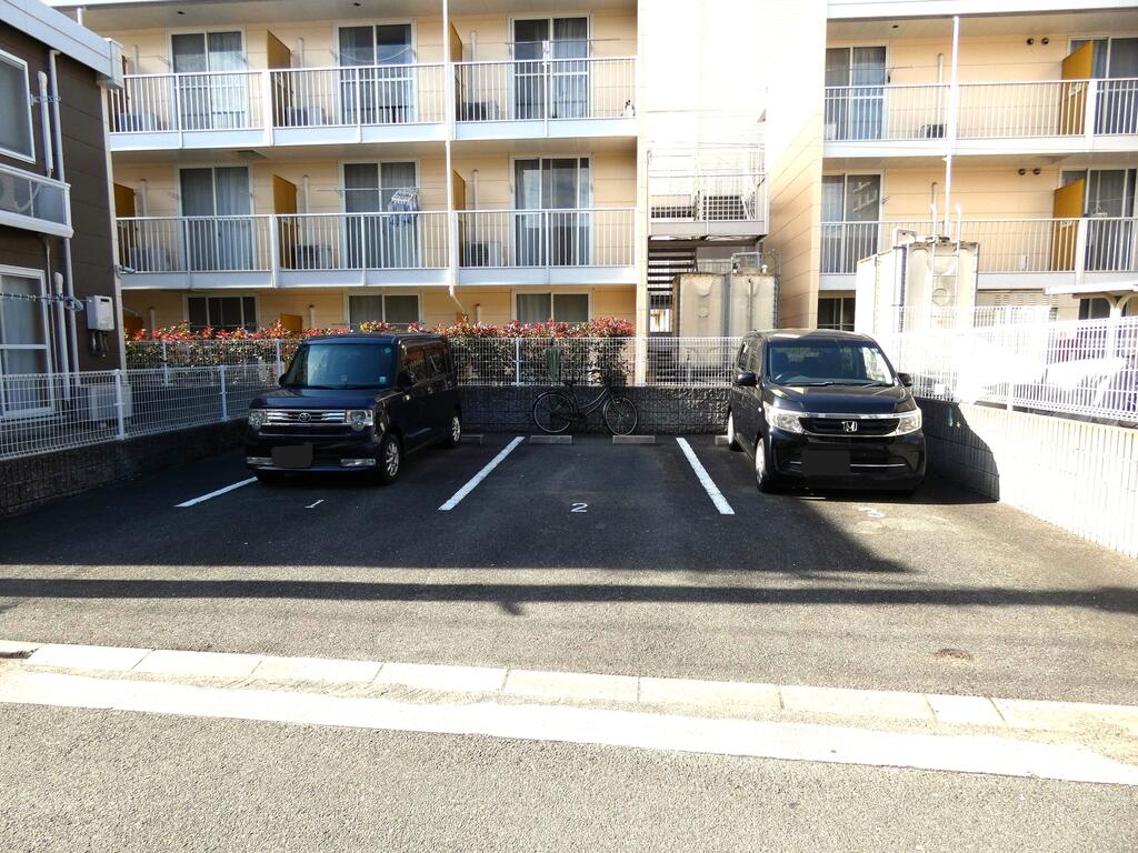 駐車場　敷地内駐車場を完備です☆