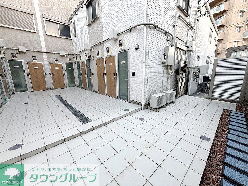 ロビー　駐車場