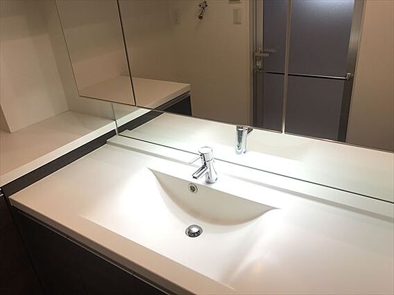 洗面設備　※別部屋の参考写真です。