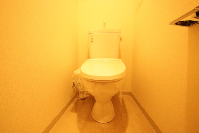 トイレ　※別室の参考写真の為、現況優先です。