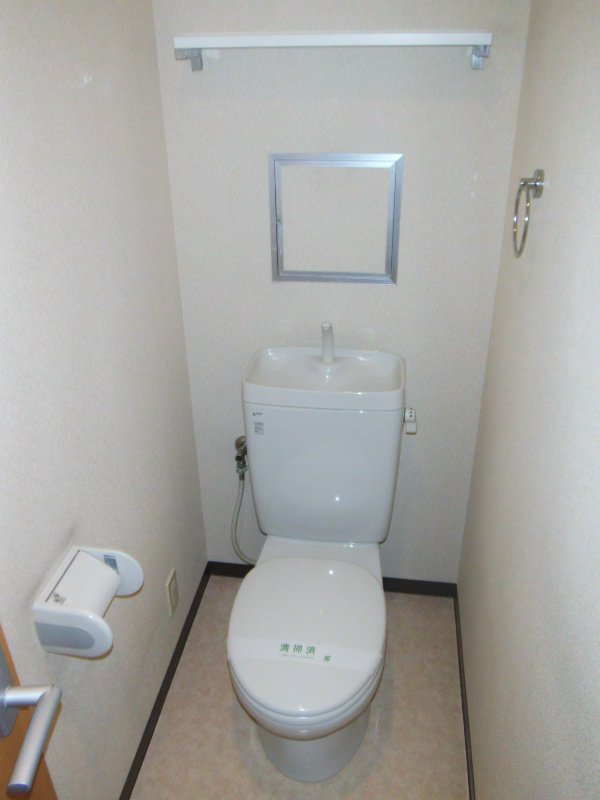 トイレ　同建物内のお部屋です