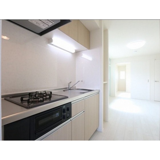 キッチン　同型タイプ、別物件の写真。