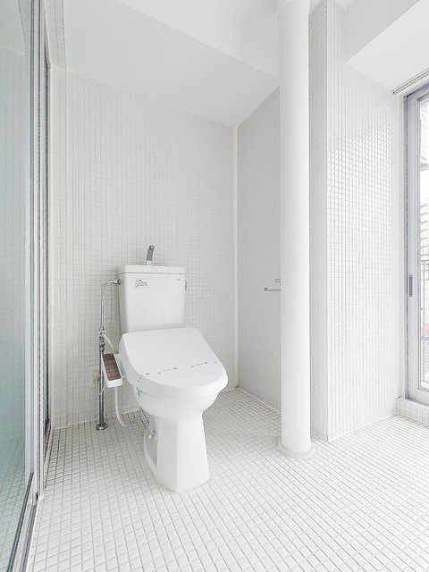 トイレ　暖房便座付シャワートイレ