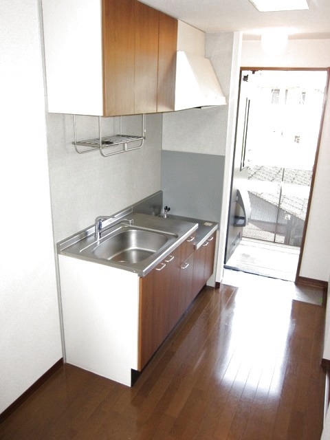 その他部屋・スペース　玄関入るとキッチン、洗濯機置き場がございます！