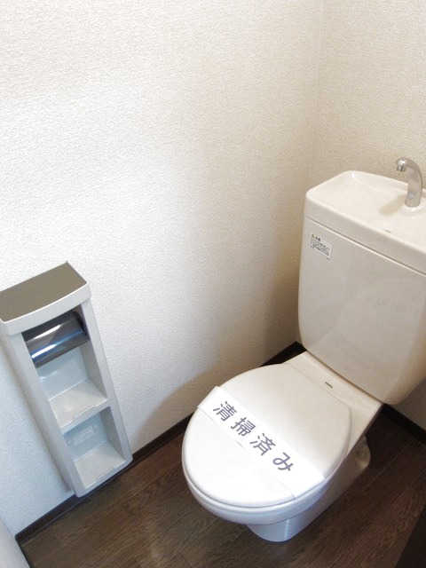 トイレ　嬉しい温水洗浄暖房便座☆スッキリとしたトイレ空間です！