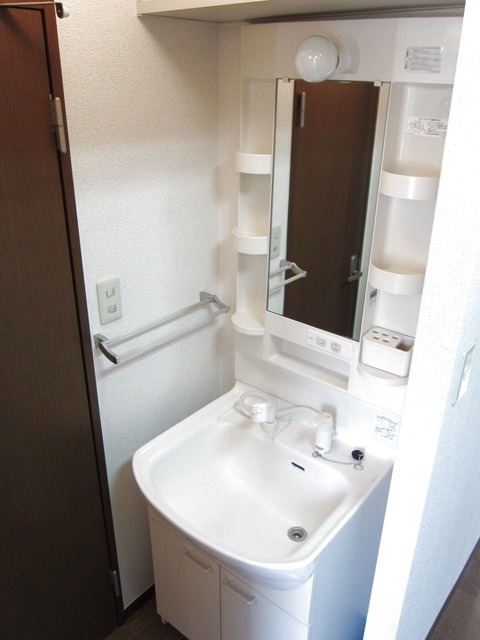 洗面設備　朝の忙しい支度もスムーズ独立洗面台付き☆