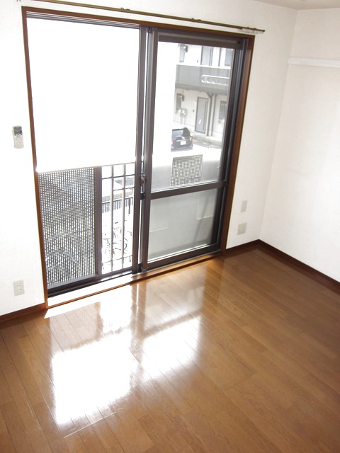 居室・リビング　朝日が入る東向きの明るいお部屋です☆