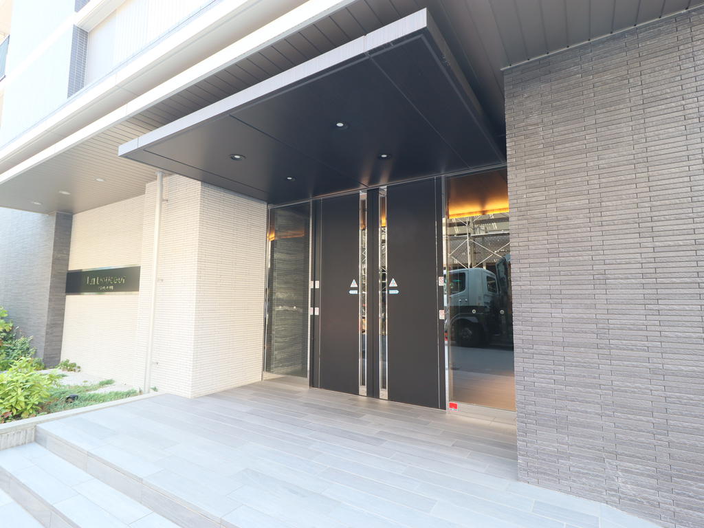 エントランス　オートロック付きで安心♪