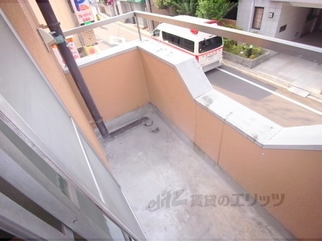 その他部屋・スペース　ベランダに洗濯機が設置できます。