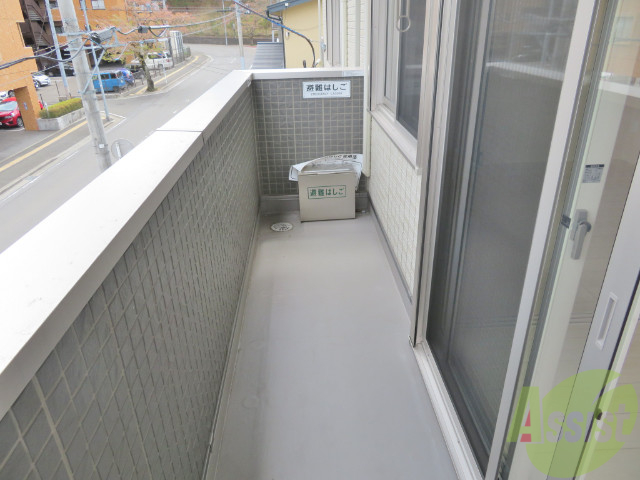 バルコニー　バルコニーは幅があり、広い印象を受けました。