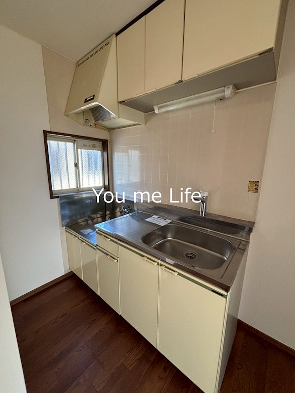 キッチン　残置物ですがガスコンロあります。