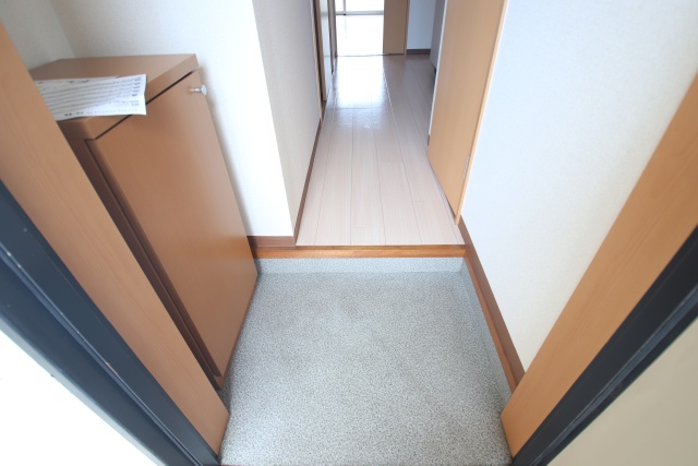 玄関　※別室の参考写真の為、現況優先です。