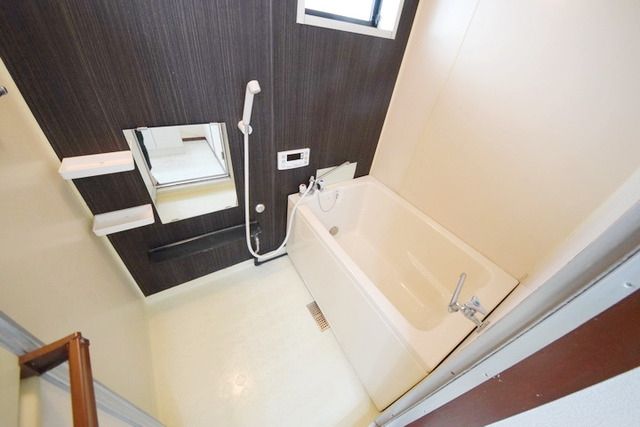 バス・シャワールーム　★窓付きで換気のできるお風呂です★