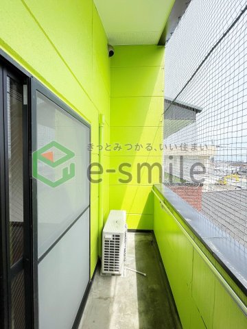 バルコニー　外からの目が気にならないバルコニーで洗濯物が干せます