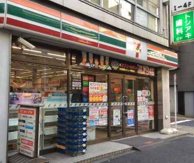 コンビニ　セブンイレブン 新宿1丁目店（コンビニ）まで128m