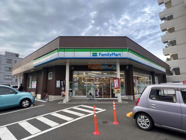 コンビニ　ファミリーマート下荒田四丁目店（コンビニ）まで256m