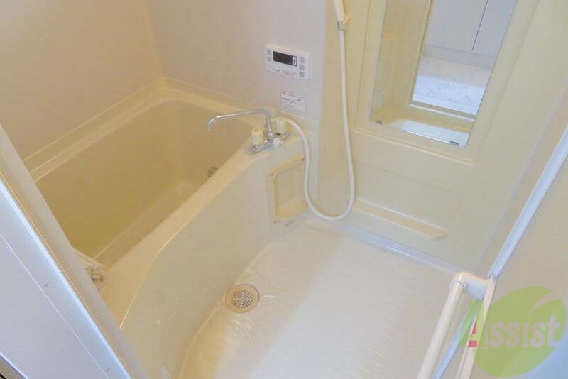 バス・シャワールーム　追い焚き機能付きで長めの入浴も安心ですね。