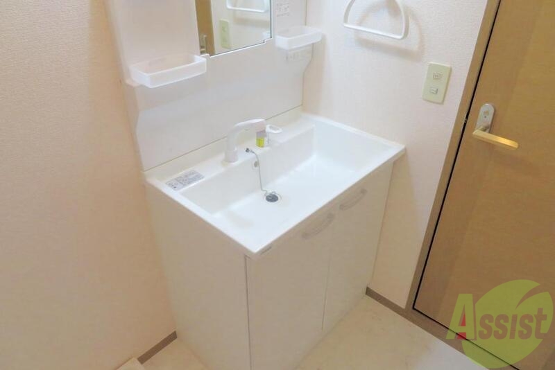 洗面設備　洗面台もかなり大きく使いやすそうですね。