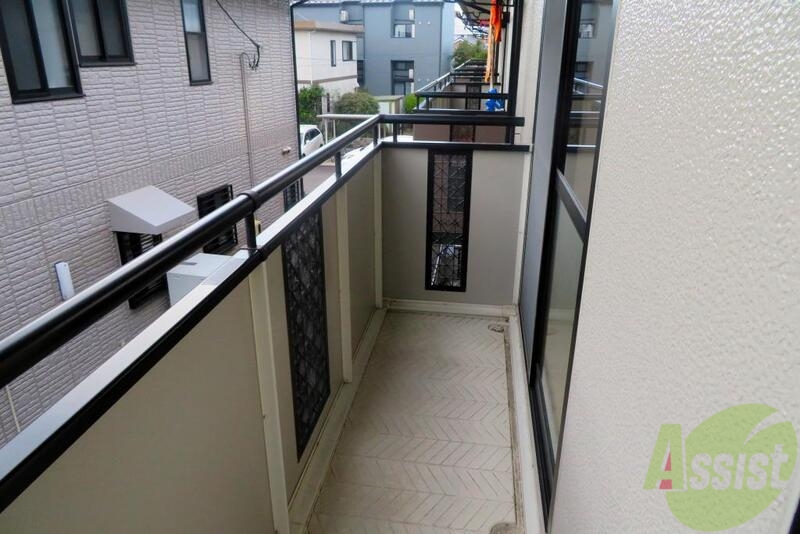 バルコニー　晴れた日はお布団も干せそうですね。