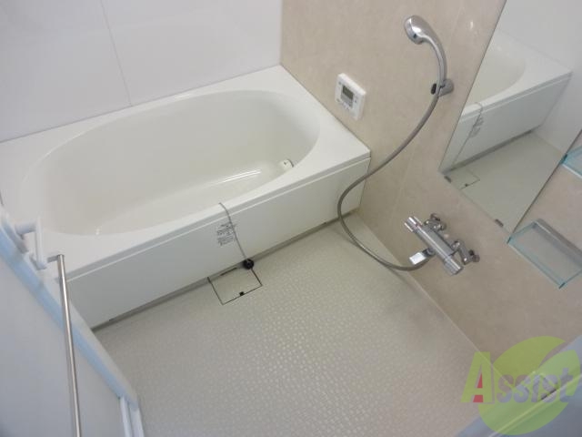 バス・シャワールーム　足を伸ばしてもゆとりがありそうですね