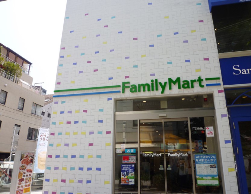 コンビニ　ファミリーマート代官山駅前店（コンビニ）まで127m