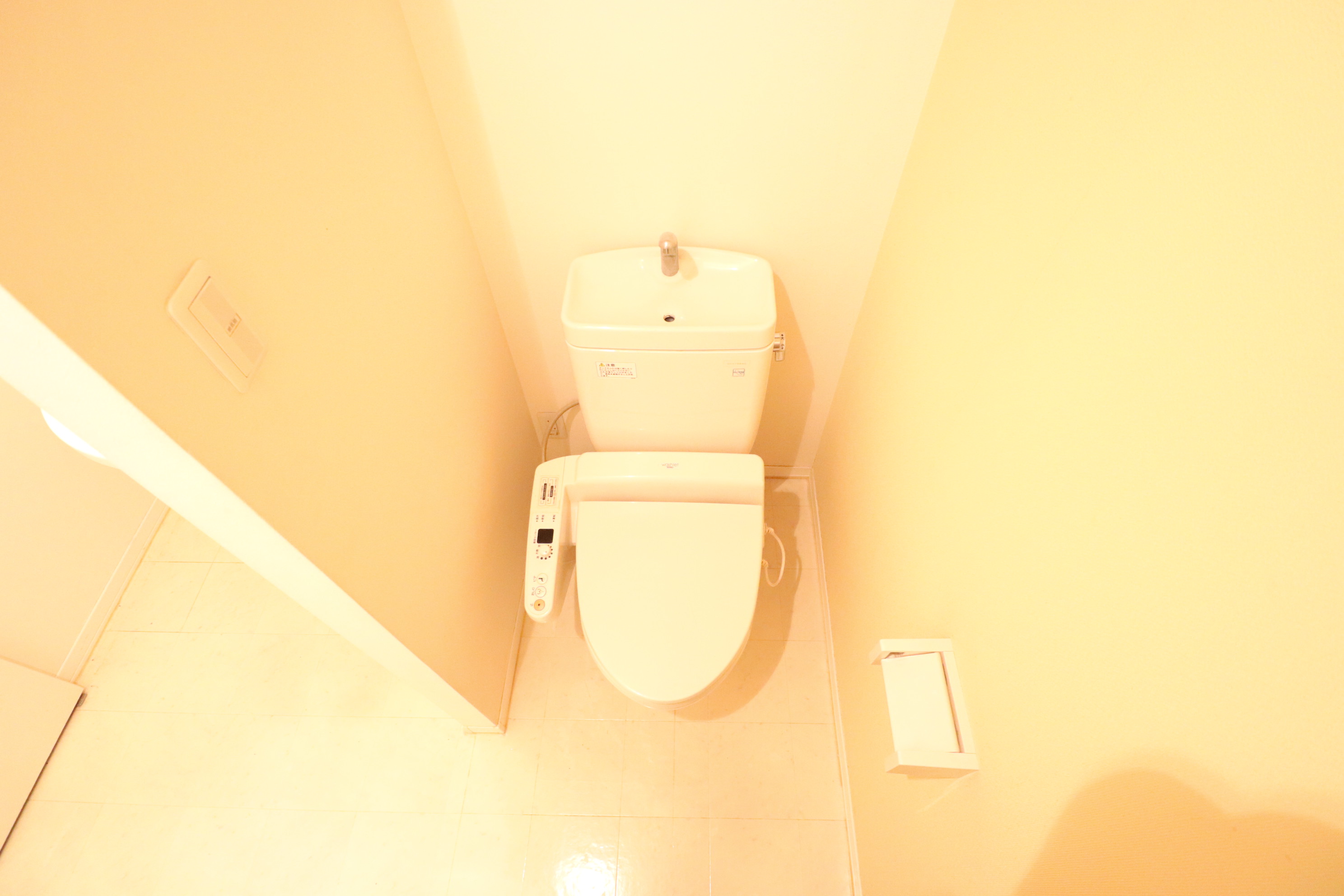 トイレ　トイレには扉がなく、広々解放感♪