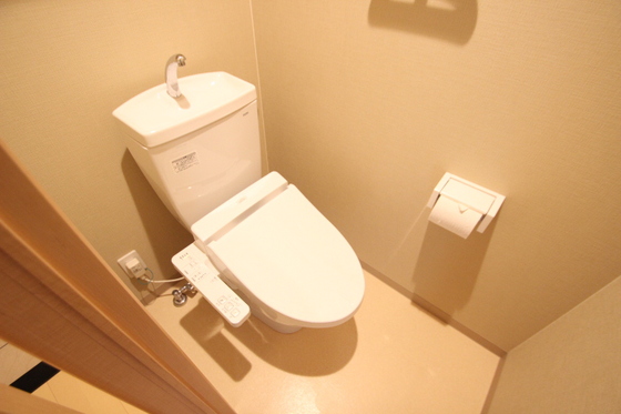 トイレ　※別号室の写真となります