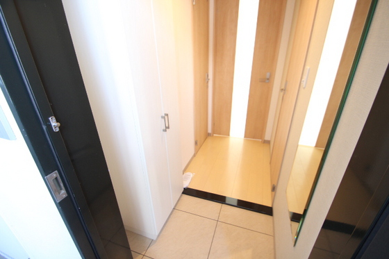 玄関　※別号室の写真となります