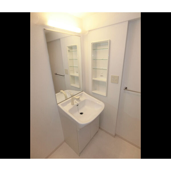 洗面設備　明るい洗面所です★