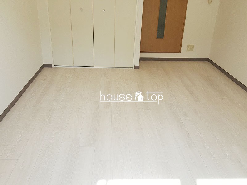 居室・リビング　7.7帖あるので家具の配置も困りませんね♪