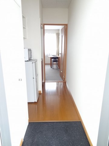 玄関　備品や設備仕様は号室等により異なります現地をご確認下さい。